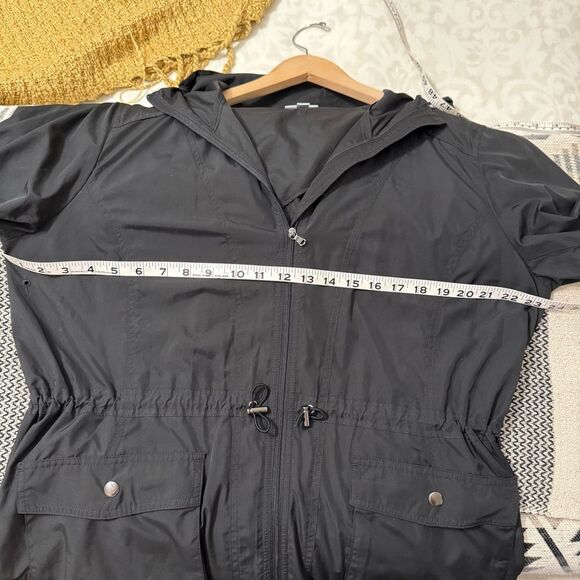 J. Jill Fit Black Light Weight
Windbreaker Full Zip Cinch Waist Jacket - Picture 8 of 10